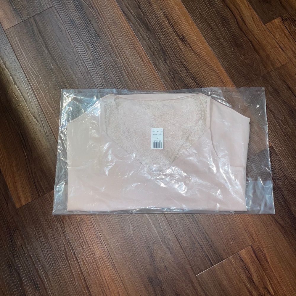 Express Lace Inset Tank - Picture 2 of 2